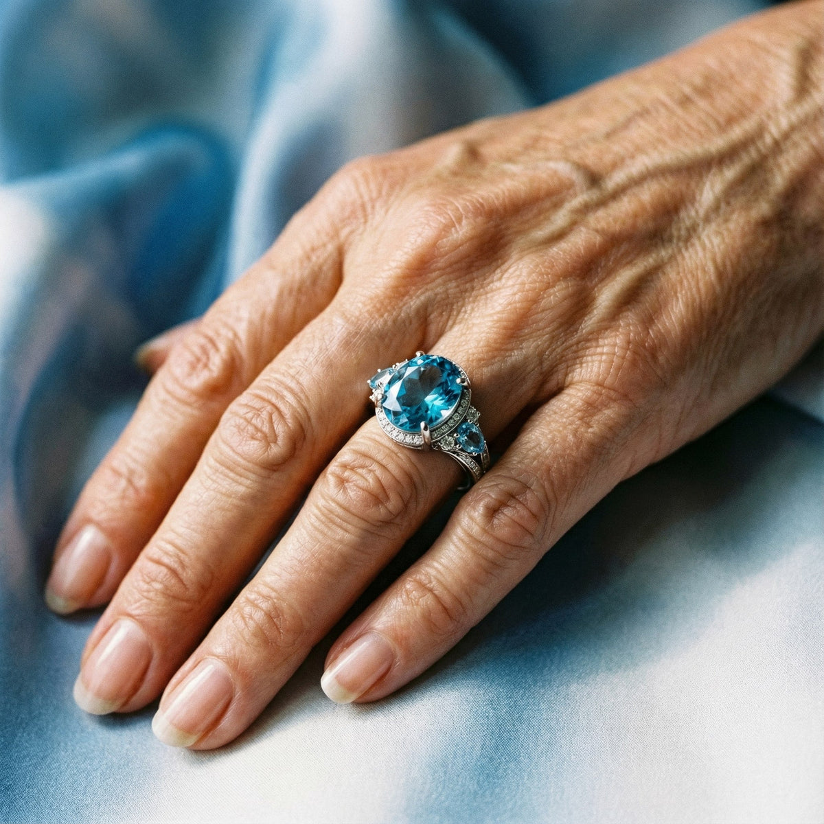 Bague vintage avec cristal bleu | Or blanc
