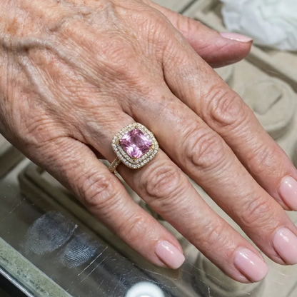 Bague en saphir rose en coussin | Or