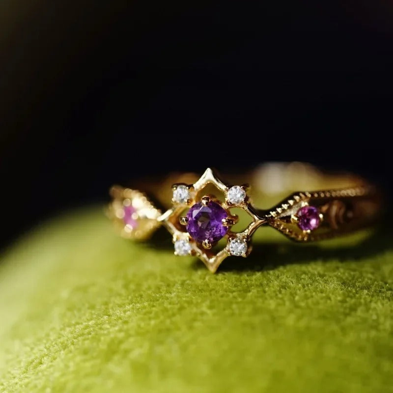 Bague géométrique rétro ajustable avec des cristaux d'améthyste violets | Or