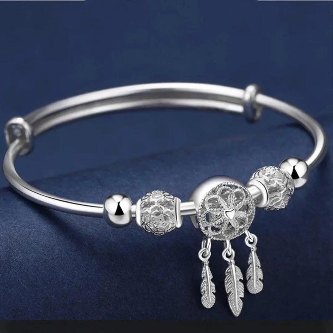 Bracelet ajustable avec médaille à trois feuilles | Or blanc