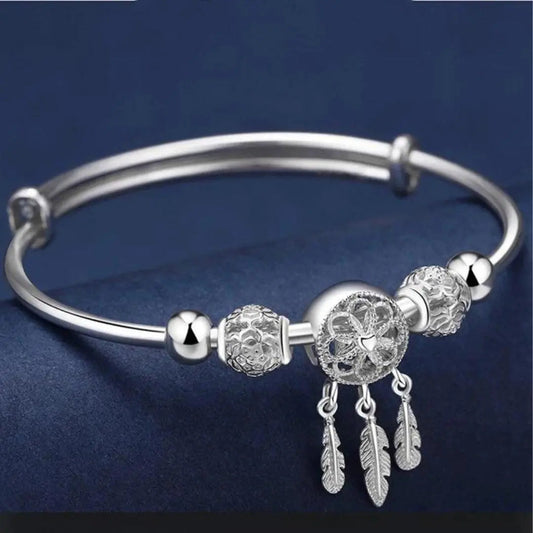 Bracelet ajustable avec médaille à trois feuilles | Or blanc