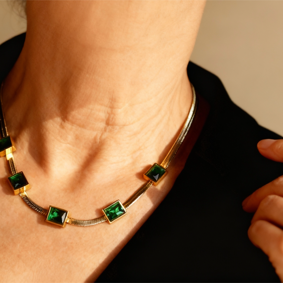 Collier rétro à brillants verts | Or